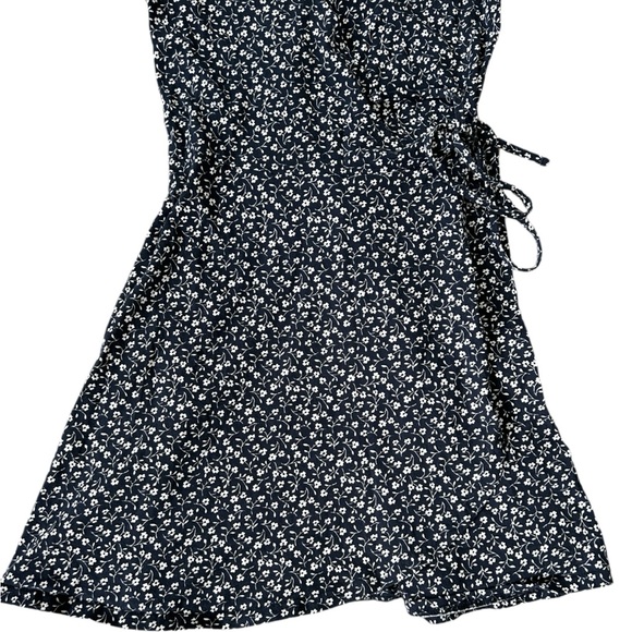 Hollister Navy Blue Flowers Wrap Dress Size Small - Picture 3 of 15